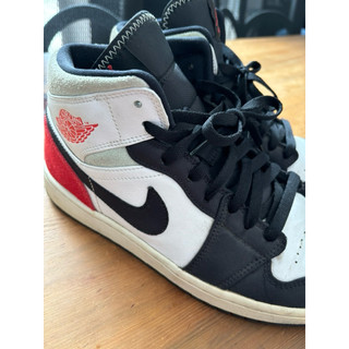 Air Jordan 1 Mid "Black Toe" 紅黑白 10號