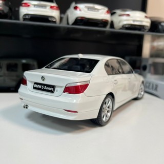 Kyosho 1/18 BMW E60 M5 545i 5Series 亮白