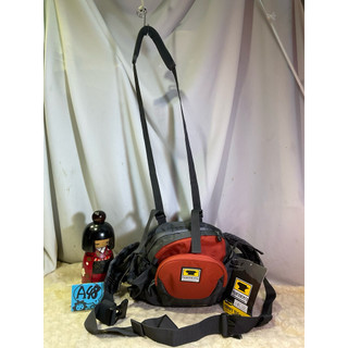 品牌 Mountainsmith Swift TLS 腰包，能夠滿足任何使用者的需求。前面板防水拉鍊、彈性束帶。
