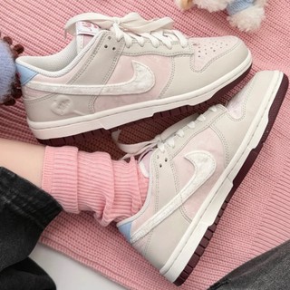 【Sharkhead】現貨 Nike Dunk Low 情人節限定 嫩粉 藕粉 奶油灰 絲絨 愛心 IQ1145-610