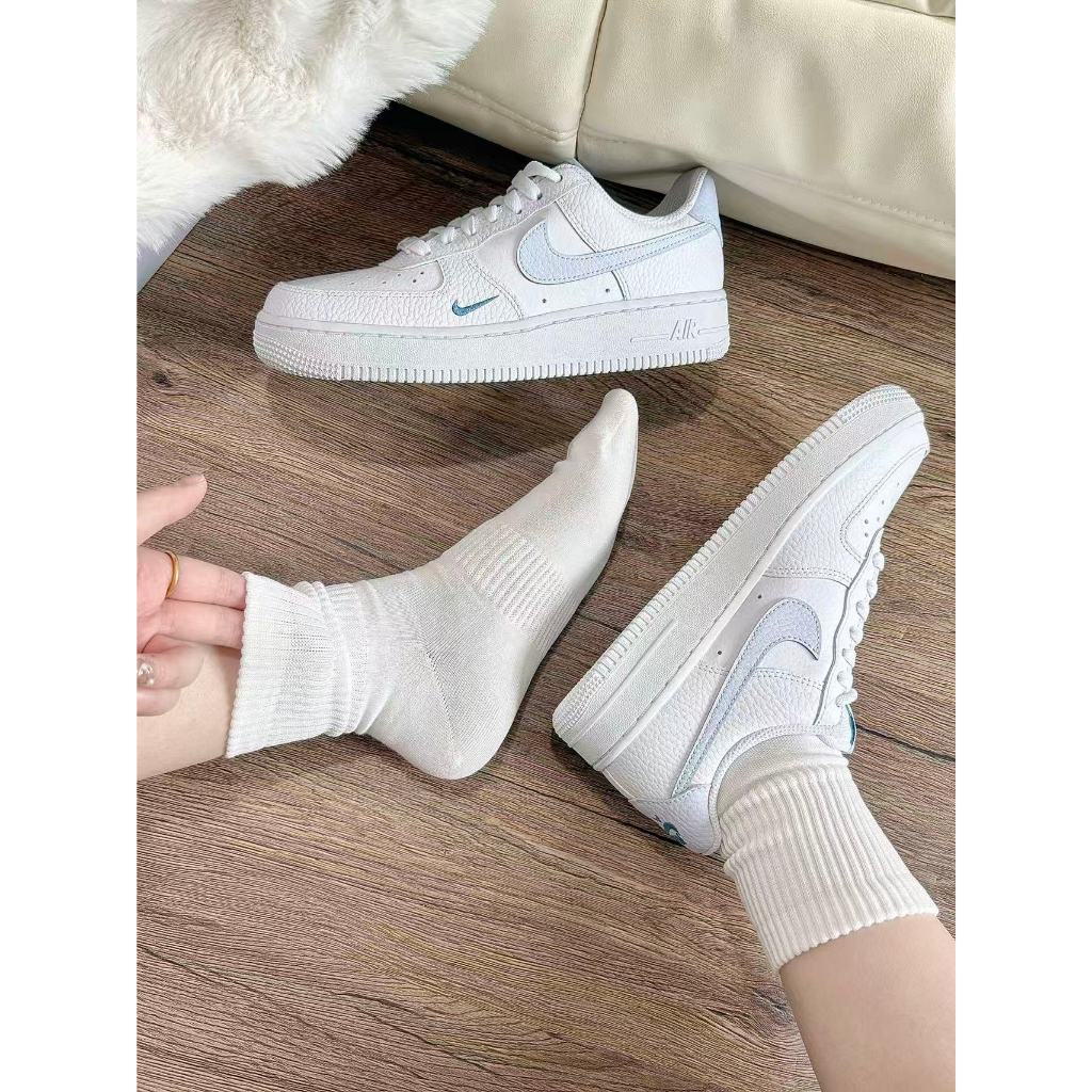 C橙代購 Nike Air Force 1 07 AF1 刺繡 小藍勾 休閒鞋 白淺藍 白藍 白粉 HV2511-100