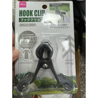 大創（DAISO）的 HOOK CLIP 多功能掛勾夾（黑色、白色）