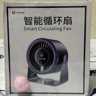FUNSNAP（逗玩）推出的智能空氣循環扇。它是一款體積精巧、適合放置在桌面或進行壁掛使用的多功能電風扇。