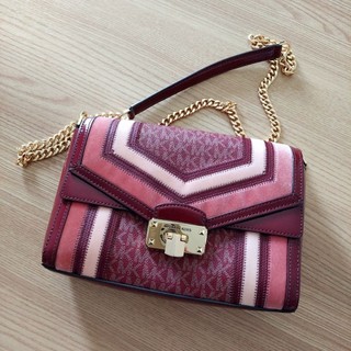 MK✨️全新✨️Michael Kors KINSLEY 肩背包 酒紅拼色 信封包 側背包 手提包 美國正品