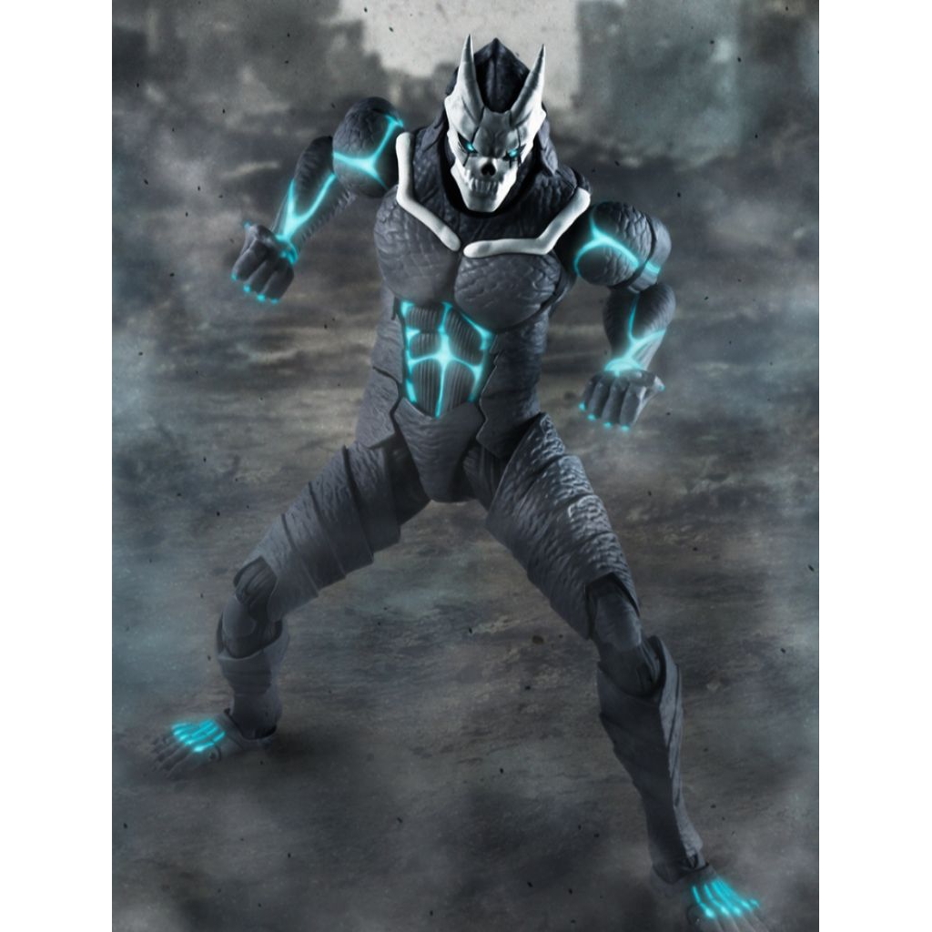 全新現貨 S.H.Figuarts 《怪獸8號》主角日比野卡夫卡的怪獸型態 。前面宣傳圖，後面照片實拍，最後ebay給參