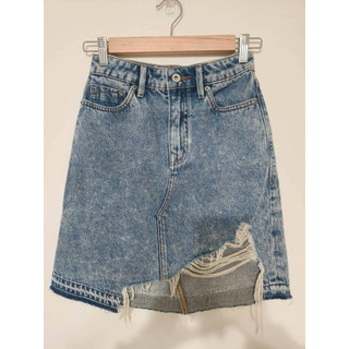 全新 現貨 SISJEANS 百貨專櫃品牌 復古刷色不對稱破損牛仔短裙｜高腰顯瘦｜設計感丹寧裙 女裝 現貨快速出貨🚚