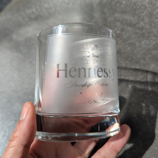 軒尼詩 Hennessy：威士忌酒杯 烈酒杯 酒杯 玻璃杯 厚底杯 （兩個一對）whisky glass