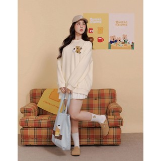 AIR SPACE PLUS 【DINOTAENG】毛巾繡圖圓領空氣棉寬版大學 TEE(杏/淺灰) 女裝 現貨 大尺碼