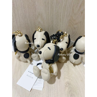 免運✨臺灣現貨✨美國🇺🇸Coach peanuts 2025 鑰匙圈 皮革 吊飾 史奴比 snoopy 造型 專櫃 掛飾