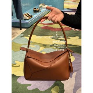 VIP SELL 新款長肩帶款 胡桃棕色 納帕小羊皮 中型29CM 全新正品 Loewe Puzzle Edge BAG