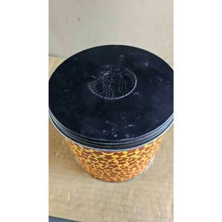 星巴克（Starbucks）品牌、帶有橘黃色幾何圖案的圓形鐵製收納罐//二手好物//55元