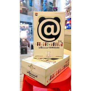 Image.台中逢甲店 BE RBRICK BEARBRICK SERIES 44 100% 盲盒 一中盒