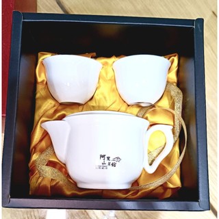 【百年唯一、 pristine 珍藏】阿里山賓館 百年紀念 白瓷茶具組 (1壺2杯)｜新館試營運 限量非賣品｜全新未拆封