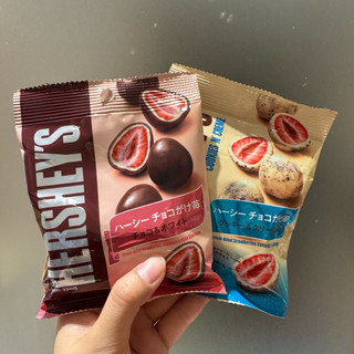 現貨免等💚日本空運✈️HERSHEY’S好時經典可可 草莓黑白巧克力 白巧克力草莓｜酥脆凍乾草莓＋濃鬱巧克力｜50g