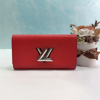 LV Twist水波紋皮革紅銀扣鎖長夾