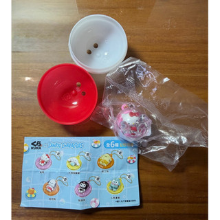 藏壽司&三麗鷗扭蛋 （kitty 壽司盤+帕恰狗胸章）