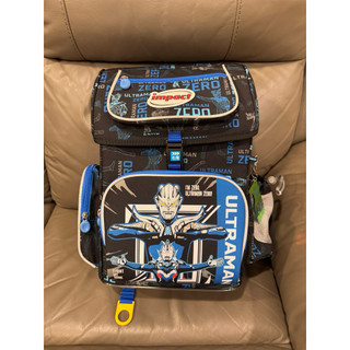 【IMPACT 怡寶】Ultraman 超人力霸王 懸浮磁扣護脊書包 反光設計 IMUT7063BK MIT台灣製