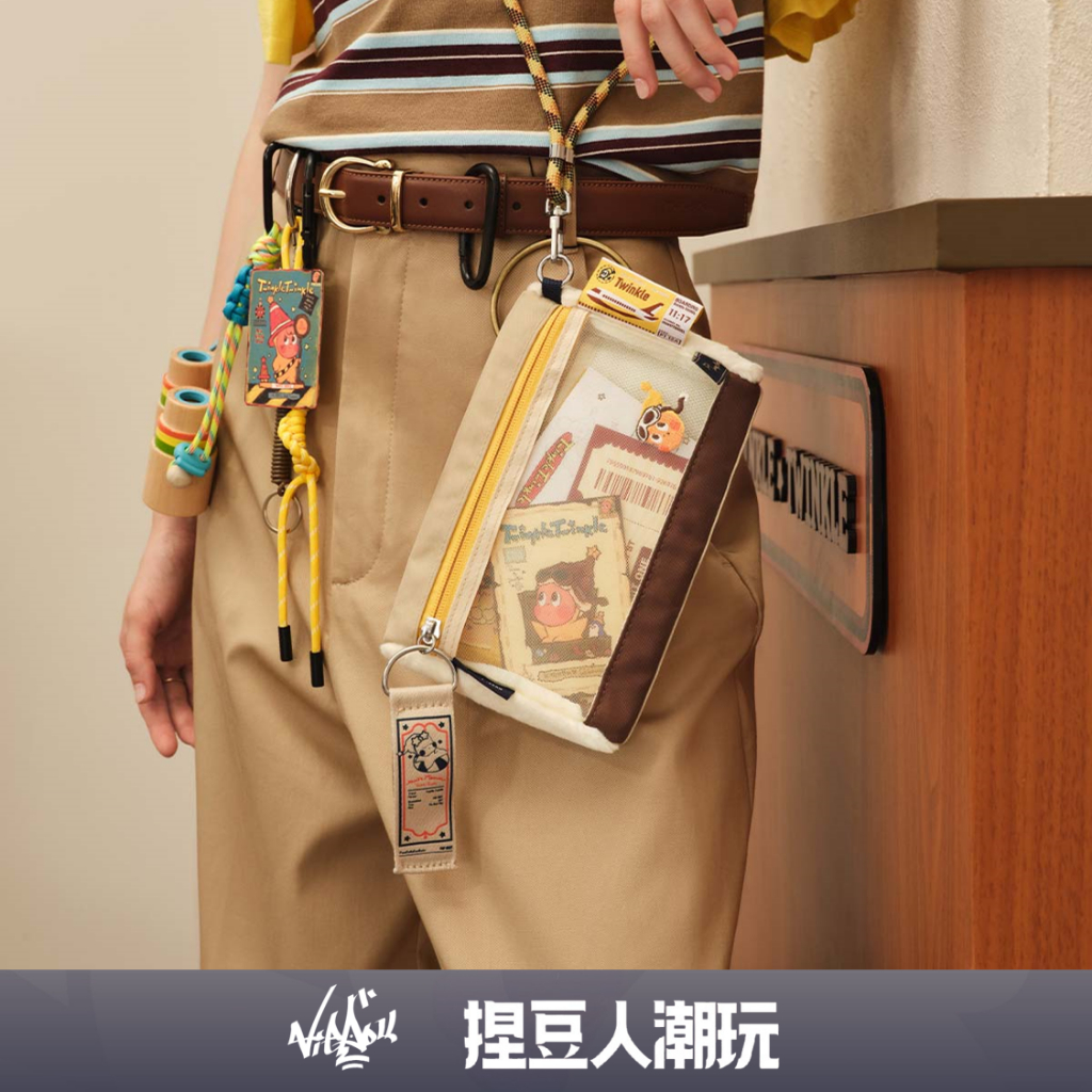 【台灣現貨】官方正品 Popmart 泡泡瑪特 星星人 奇妙漫遊系列護照包 旅行卡包情人節禮物