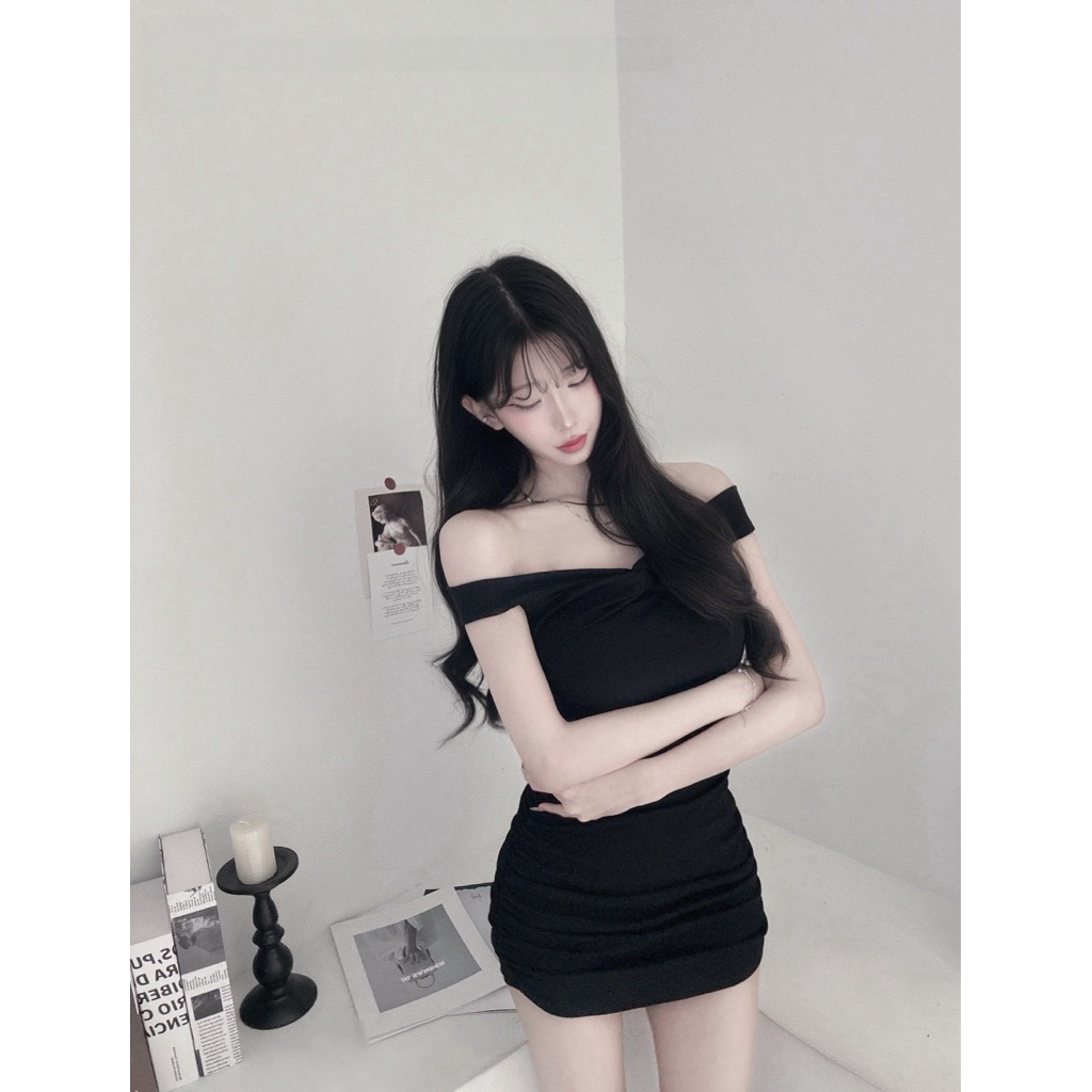 Meetu | ［現貨隔日到貨］一字領交叉抓皺包臀洋裝（內杯）顯胸顯瘦修身 韓系氣質辣妹約會洋裝