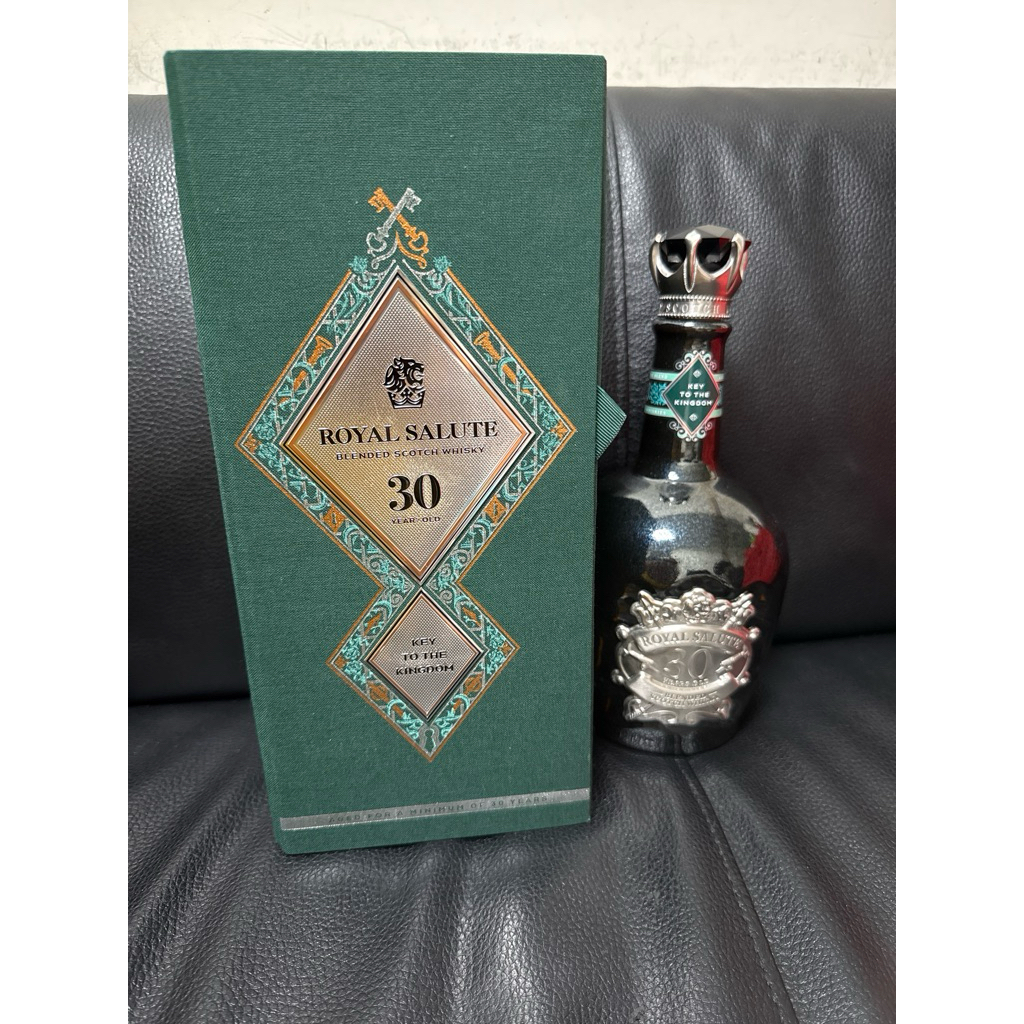 😊皇家禮炮30年王者之鑰 威士忌空酒瓶和盒 700ml