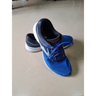 Brooks 慢跑鞋