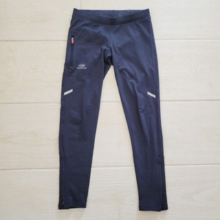 【迪卡儂 DECATHLON】二手約9成新 灰藍色運動貼身長褲 9-10歲｜女童大童排汗透氣內搭褲 緊身機能長褲