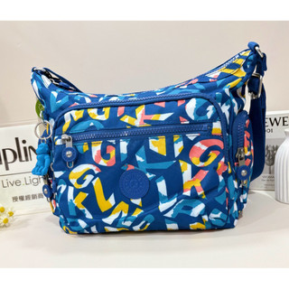 公司貨附發票Kipling 童趣字母印花牛角包 GABBIE S KPKI3759UZ910OS