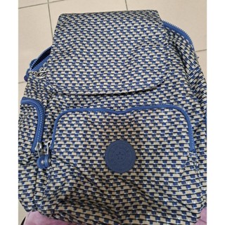 95成新以上。真品官網購入。Kipling『猴子包』掀蓋拉鍊後背包-CITY ZIP S