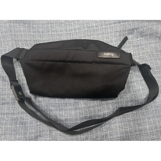 Bellroy Mini款 澳洲品牌墨爾本 中性 黑側背包 胸包Sling 磁扣設計 含鑰匙扣環 防潑水