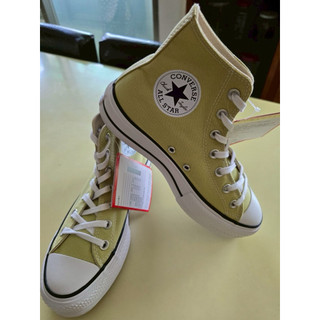 淺黃色的 Converse Chuck Taylor All Star 高筒帆布鞋/US7