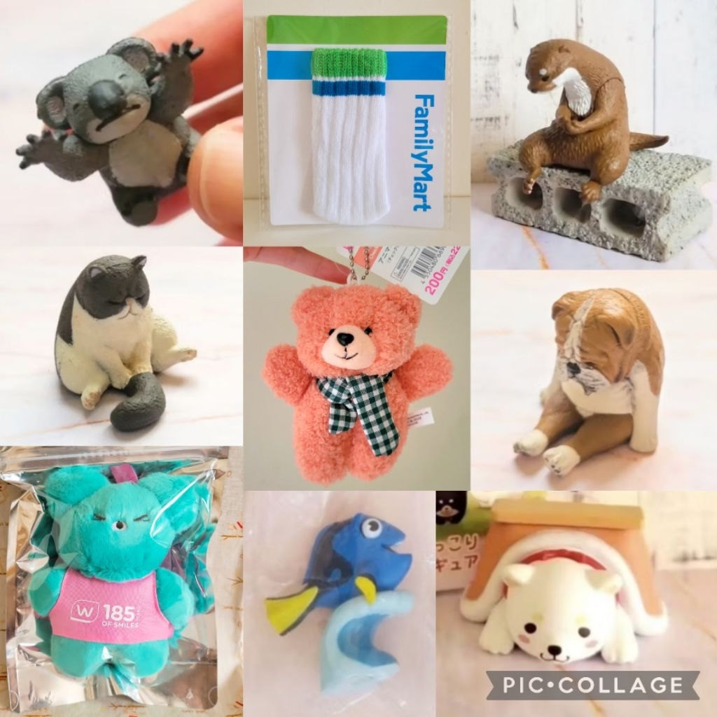 凑免運📍公仔扭蛋轉蛋多莉羽丸日記者坐姿水獺暖桌白柴犬睡覺無尾熊貓咪英鬥狗全家襪套粉紅櫻花寵物項圈搖搖杯保溫瓶熊熊布偶吊飾
