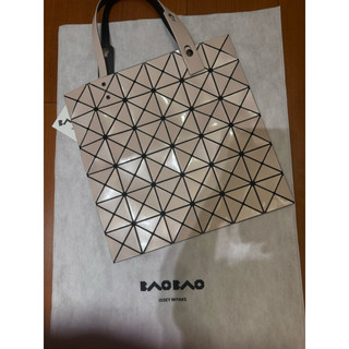 [現貨] 台北市便宜售出！全新三宅一生 BAOBAO 基本款六格 (6x6) 亮面手提包 奶茶色！AG053快速出貨