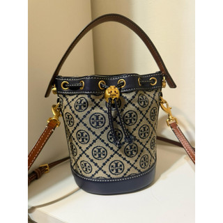 九成新！Tory Burch T Monogram 緹花布水桶包