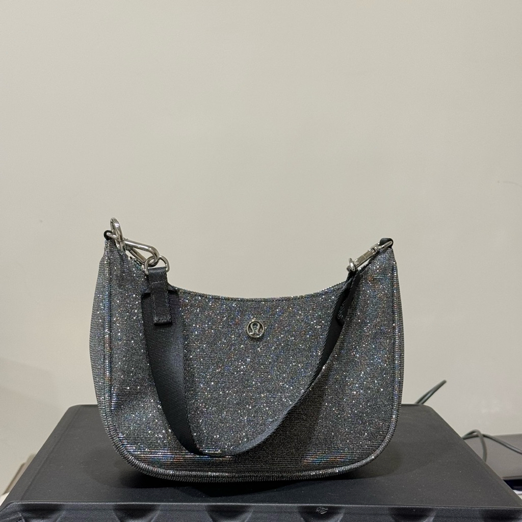 Lululemon City Essentials 小型單肩包 3L Glitter