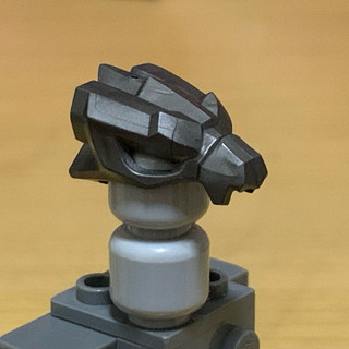 【老皮】樂高 Lego 人偶配件 龍頭盔 珍珠深灰 5983