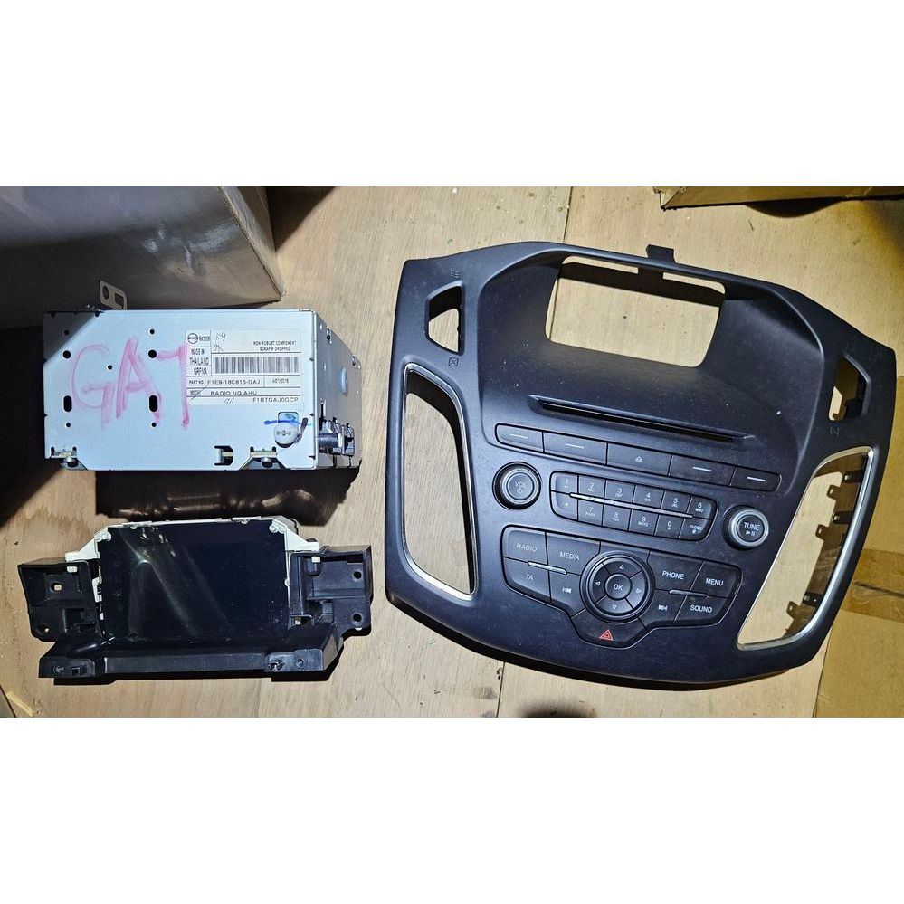 Focus Mk3 MK3.5 原廠主機 外框 面板 極美 絕美~ 絕版~