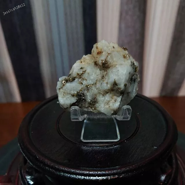32g 石英岩 +壓克力底座 天然 礦石 J926S 岩石 原石 原礦 水晶 擺件 風水 禮物 教學 標本 收藏