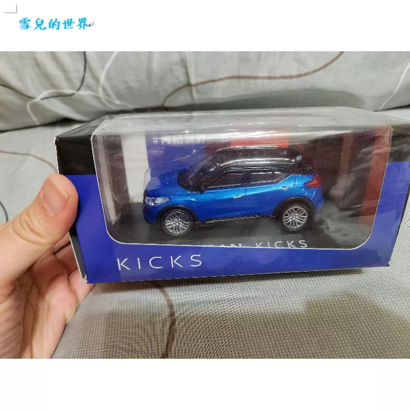 Nissan KICKS 模型車 可發光合金迴力車