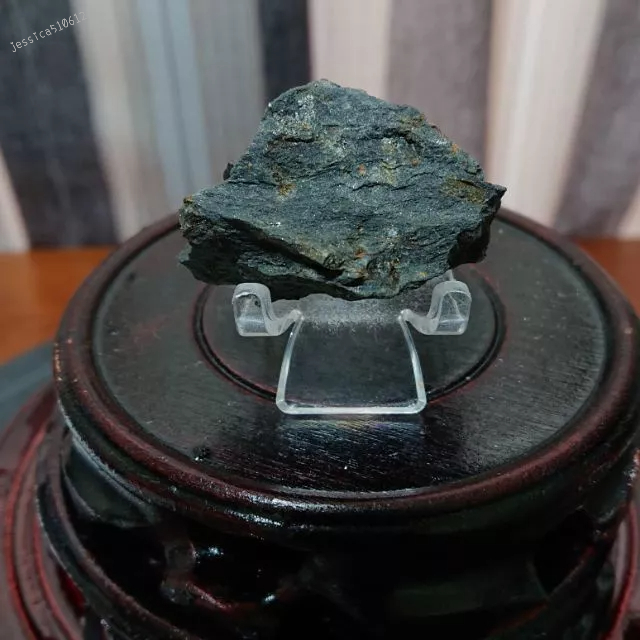 31g 十字石片岩 +壓克力底座 天然 礦石 J926S 岩石 原石 原礦 水晶 擺件 風水 禮物 教學 標本 收藏