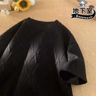 地下室B1-日系圓領提花紋理純色短袖上衣 男裝 寬鬆 休閒 男生衣服 短袖T恤 大尺碼8XL【NL624124】