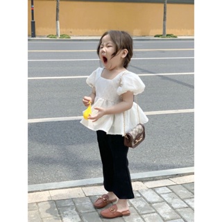 熱銷新款日韓韓國童裝2023春夏女寶寶露背泡泡袖上衣黑色喇叭褲甜美兩件套兒童