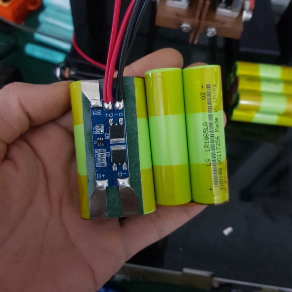 電池座 2S 5000mAH。 (7.2V 淺 - 8.4V 全)。 從 2 塊新 18650 節電池 + 2S 保護電