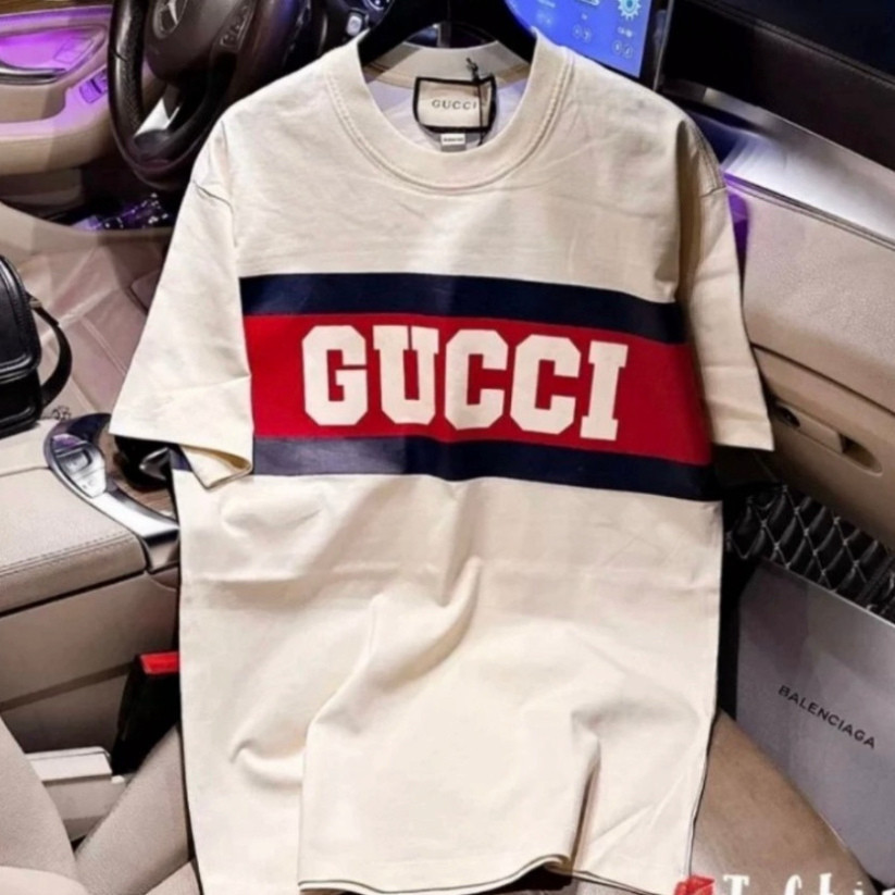 Gucci 圓領 T 恤,水平字母印花身體優質棉 - Guc.ci 水平身體 T 恤 2024 年熱門趨勢