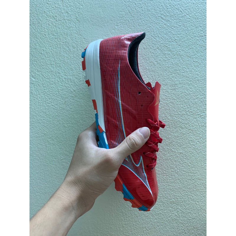 【連襪+拉袋作為禮物】美津濃 Alpha TF 紅色足球鞋。