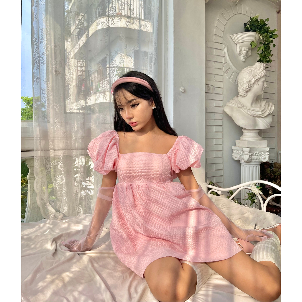 粉色公主裙娃娃裝伸手與薄泡沫 Jennie 連衣裙