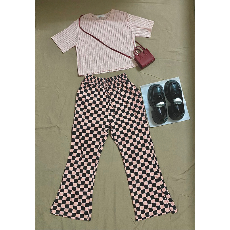 Pass 焊接亞麻襯衫和黑色粉色格子褲 BLACKPINK