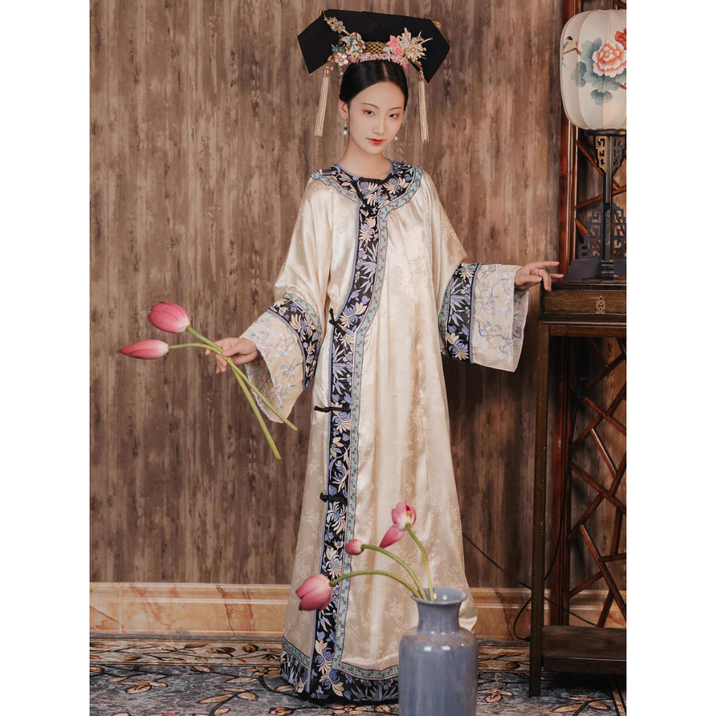 中國傳統服飾、非頻服飾、漢哈女王
