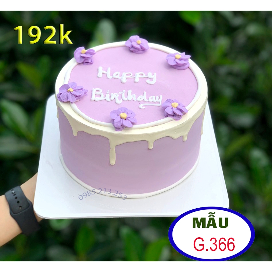 模型蛋糕,紫花奶油蛋糕。紫色花瓣蛋糕