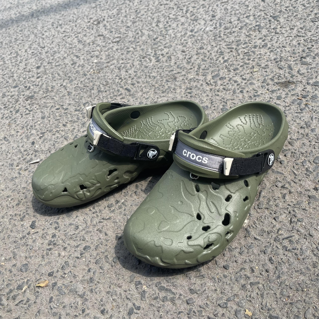 Axr Moss Green crocs 全地形 Atlas 拖鞋帶小剪裁錯誤,免費貼紙,涼爽行走