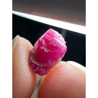 紅寶石水晶顆粒非常漂亮,3.05 克拉